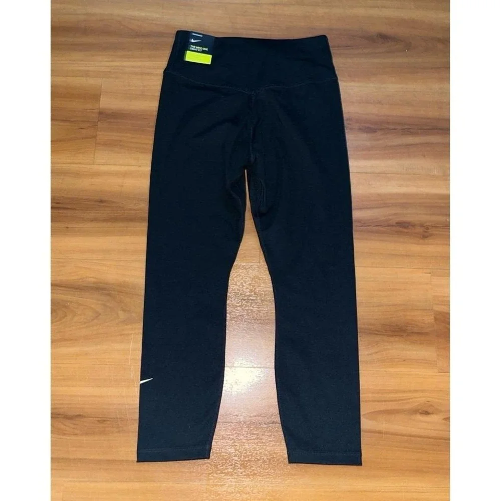 Womens‎ NWT Nike One Tight Fit Mid Rise Athletic Performance Crop Leggings